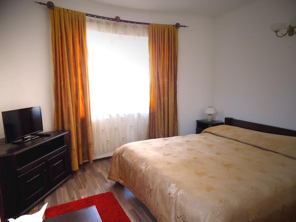 Casa Olteanu Pension โมเอเชอ เด จอส ภายนอก รูปภาพ